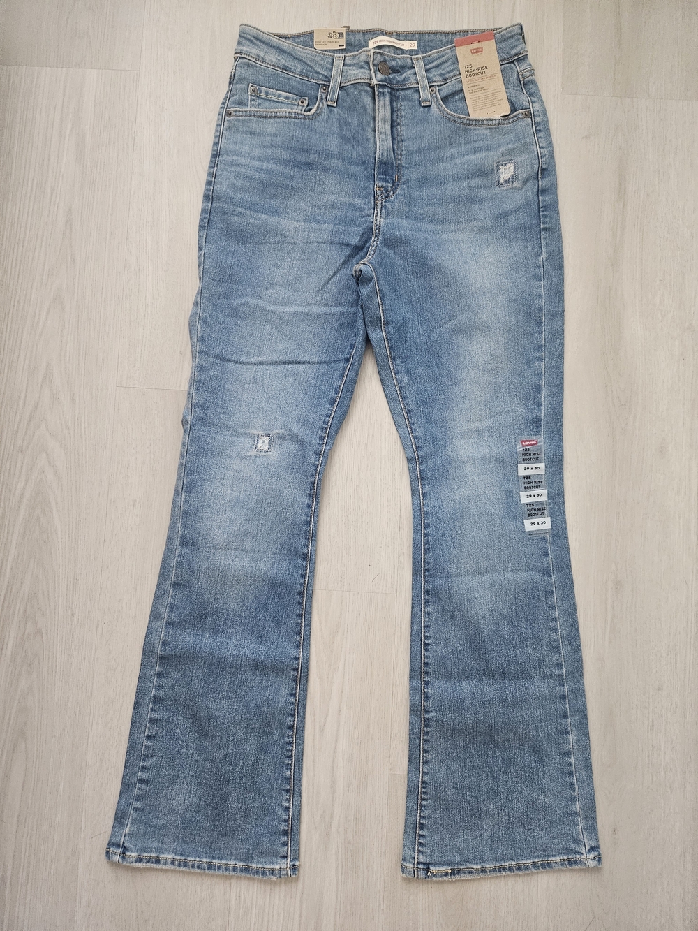 “Levi’s 725 High Rise Bootcut Jeans Women’s 29x30 Light Wash NWT”.